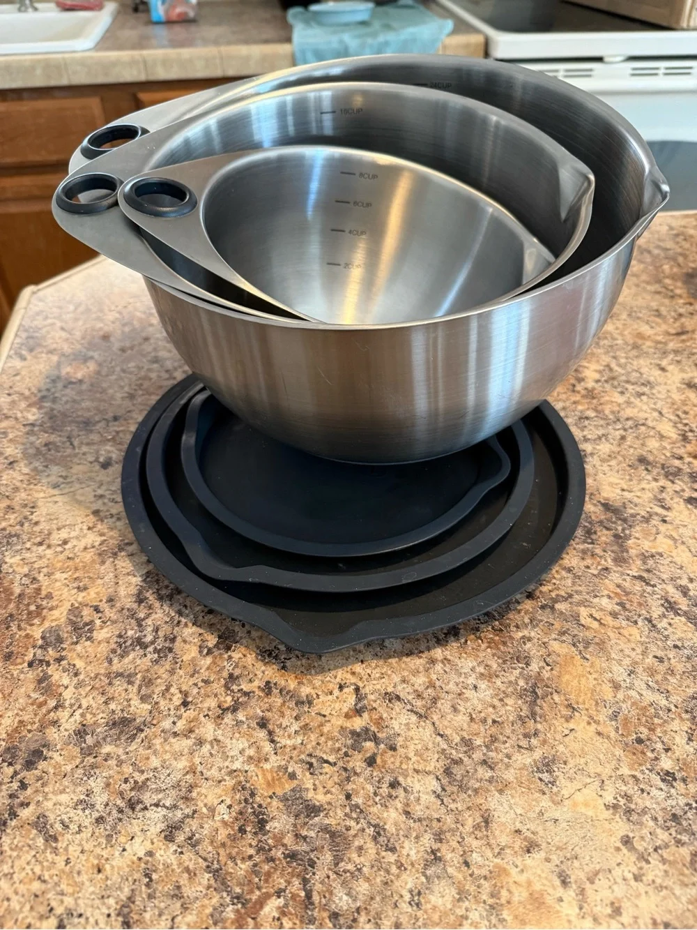 Pampered Chef Stainless Steel Mixing Bowl Set of 3 with Black Lids